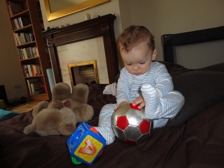 I nya huset har Oscar fått eget rum och massor med plats för lek