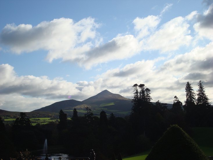 Great Sugarloaf heter berget. Utsikt från Powerscourt.