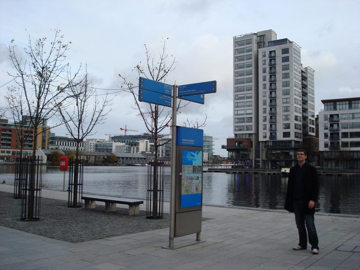 Dublins motsvarighet till Londons Docklands, Stockholms Hammarby Sjöstad, Mamlös Västra hamnen. Nybyggt och fint i gamla hamnområdet.