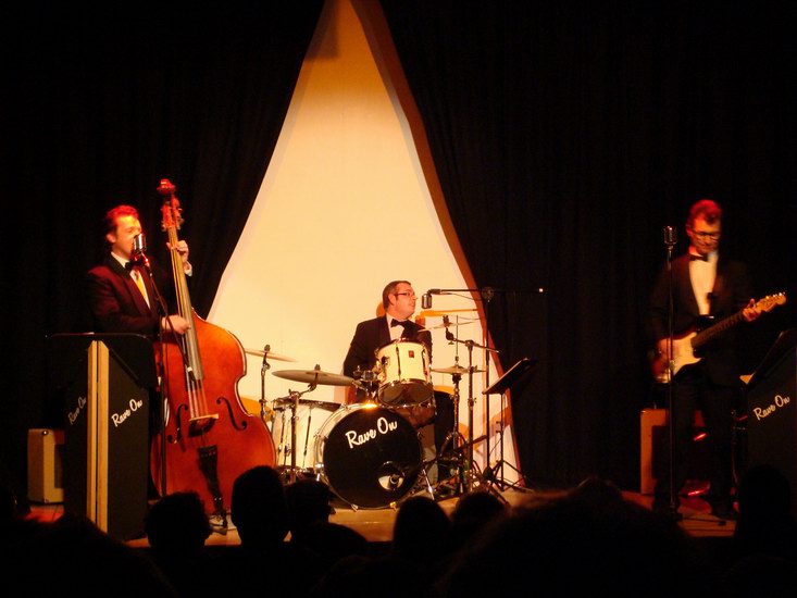 Rave On spelar Buddy Holly and The Crickets