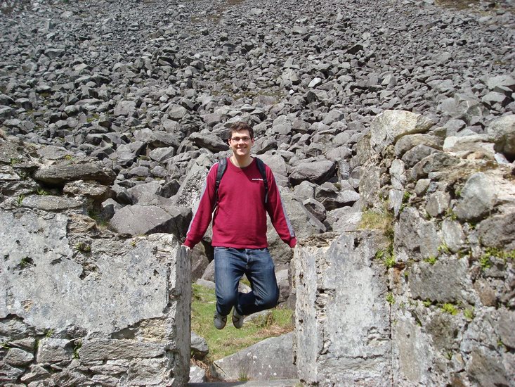 Henrik lycklig vid Miner's Village