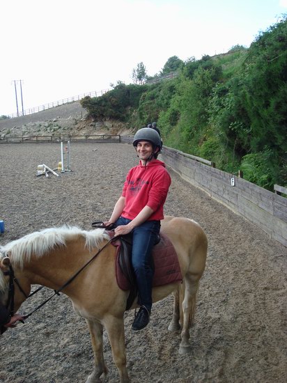 Yusuf rider, Henrik tar kort