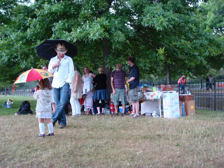 Åskoväder och bara träd att skyla under, inte helt optimalt