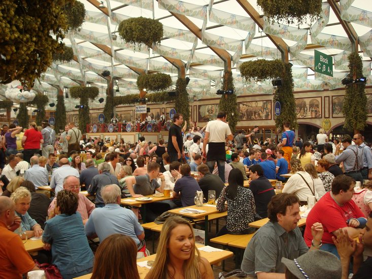 Det var bra drag inne i öltälten också.