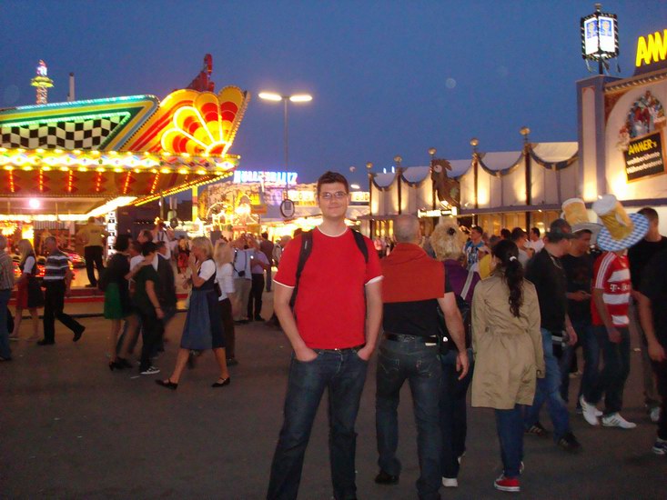 Festivalområdet by night.