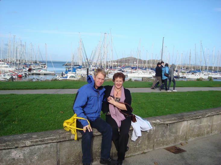 Annica och Stefan ute vid Howth, en halvö nordost om Dublin.