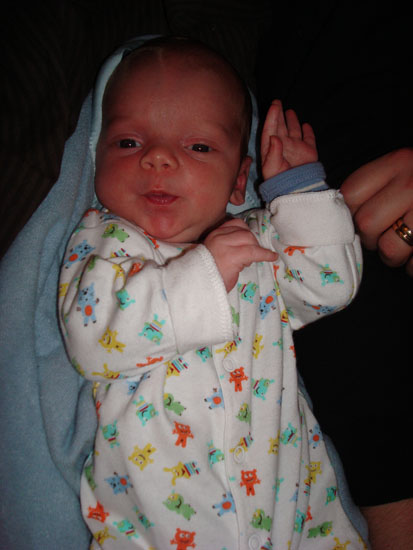 Oscar gör coola moves redan vid två veckors ålder