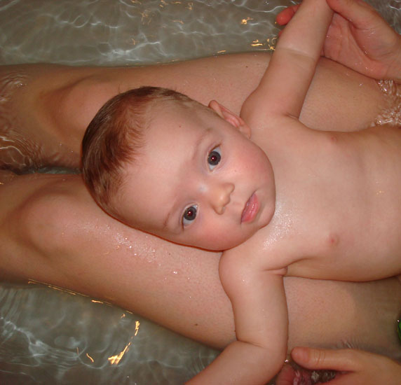 Bad är (numera) en riktig favoritsysselsättning och brukar sluta med att badrummet ser ut som efter ett sjöslag.