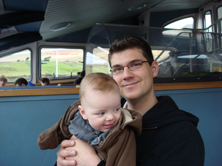 Istället för den inställda Sverigeresan tog vi bilen till Connemara i västra Irland. Här båttur på Irlands enda fjord.