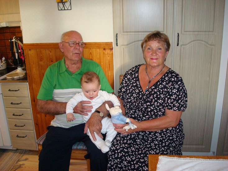 Oscar hemma hos mormor och morfar