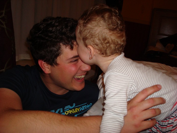 Henrik får morgonpuss på 30-årsdagen