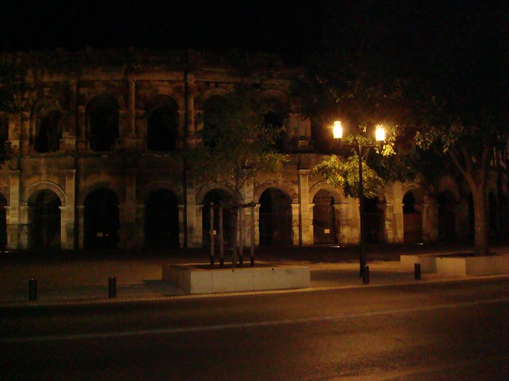 Nimes är vackert och har bla ett fint koloseum