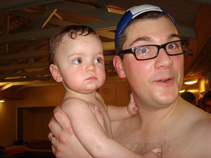 Oscar och pappa på Waterbabies