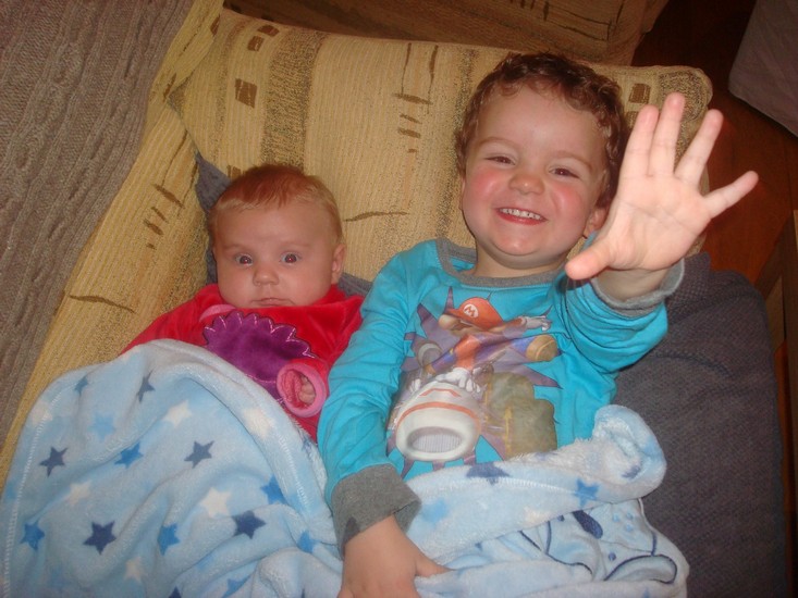 Olivia och Oscar myser