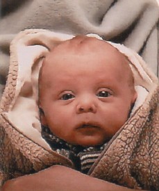 Passfoto: Sex veckor gammal och väldigt piggögd!